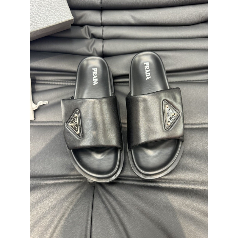 Pra*a slippers